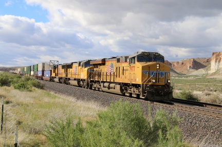 UP7977-MAY17-WEST GREEN RIVER,WY