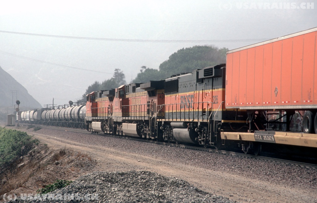BNSF0326-OCT02-COSY DELL,CA