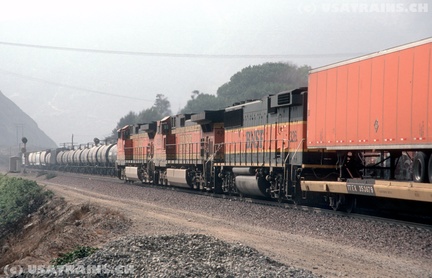 BNSF0326-OCT02-COSY DELL,CA