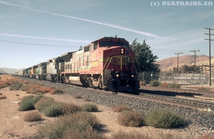 BNSF0556-OCT03-TEHACHAPI,CA