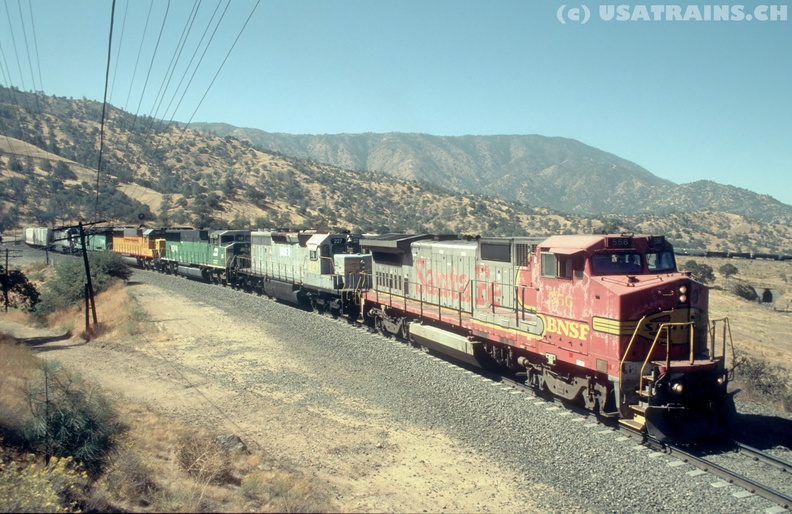 BNSF0556-OCT03-WALONG,CA