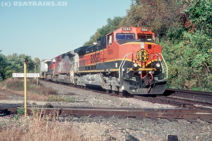 BNSF1084-OCT99-EAST DUBUQUE,IL