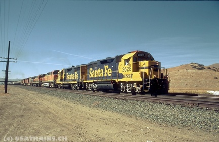 BNSF2628-OCT03-MONOLITH,CA