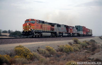 BNSF4387-OCT02-HESPERIA,CA