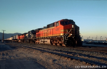 BNSF4387-OCT03-MOJAVE,CA