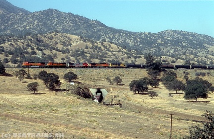 BNSF4398-OCT03-TEHACHAPI LOOP,CA