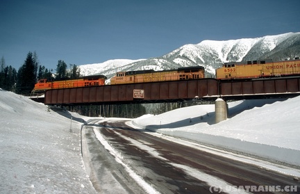 BNSF4694-MAR02-JAVA EAST,MT