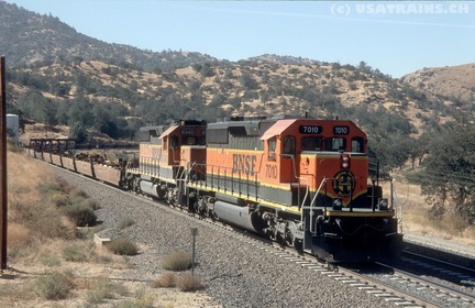 BNSF7010-OCT03-WOODFORD,CA