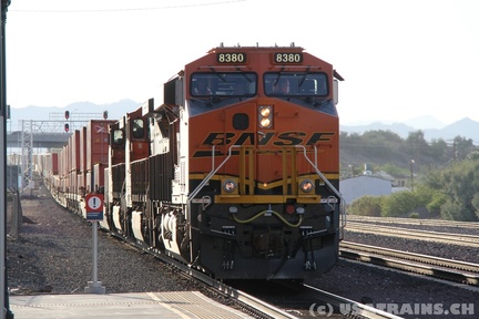 BNSF8380-JUN15-NEEDLES,CA
