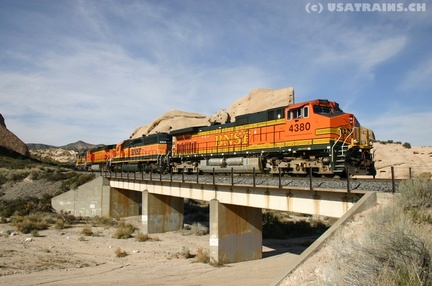 BNSF4380-MAR04-CAJON,CA