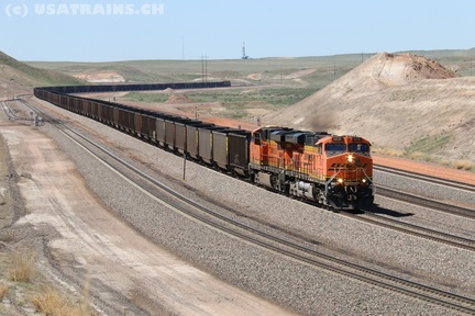 BNSF5818-MAY17-EAST NACCO,WY