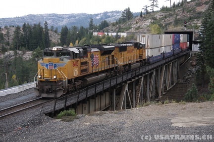 UP8403-OCT10-CRYSTAL LAKE,CA