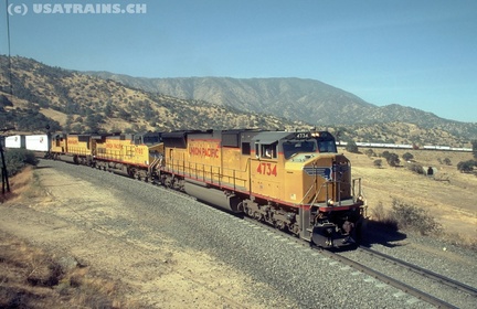UP4734-OCT03-TEHACHAPI LOOP,CA